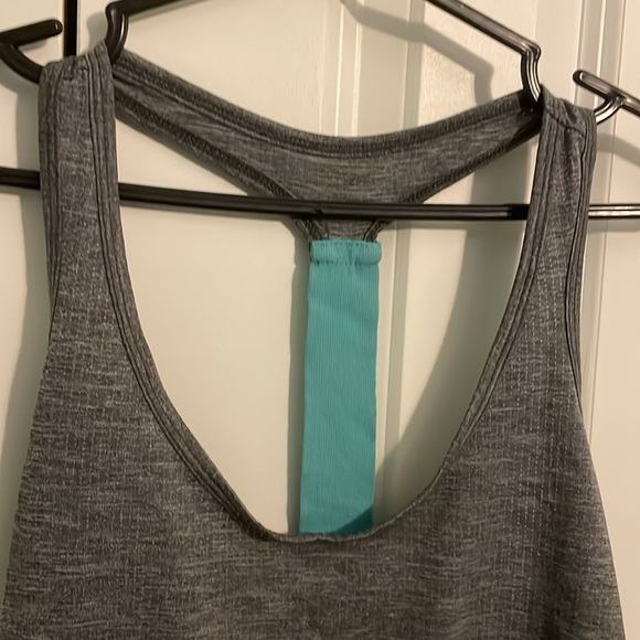 Old Navy Active Tank - Medium - Picture 2 of 3